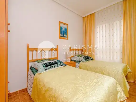 (15) Apartament z 4-ma sypialniami w dobrej lokalizacji, w Torrevieja