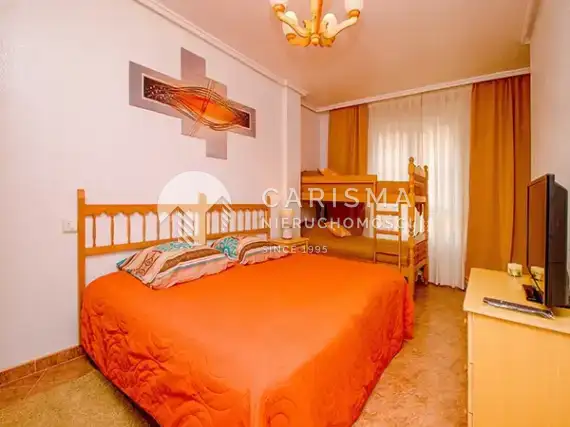 (16) Apartament z 4-ma sypialniami w dobrej lokalizacji, w Torrevieja