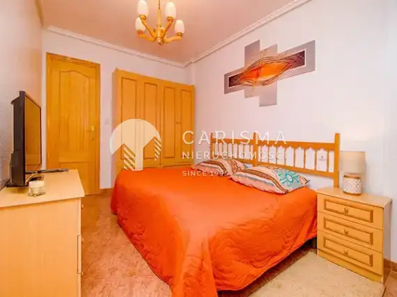 (17) Apartament z 4-ma sypialniami w dobrej lokalizacji, w Torrevieja