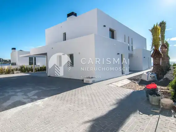 (3) Nowoczesna willa w Moraira