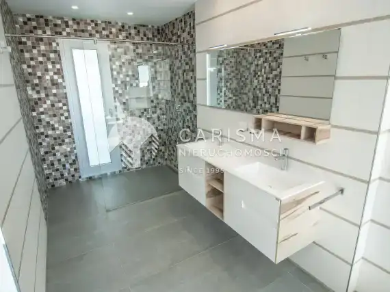 (12) Nowoczesna willa w Moraira