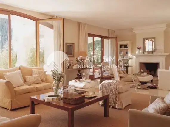 (10) Willa w Marbella Golden Mile z widokiem na morze