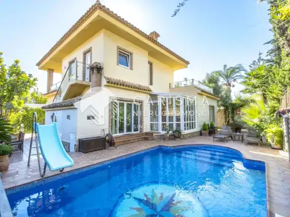 (2) Dom na sprzedaż  100 m od plaży w Cabo Roig