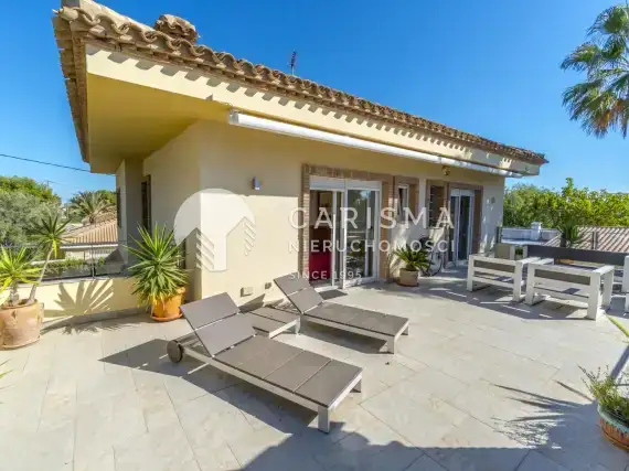 (31) Dom na sprzedaż  100 m od plaży w Cabo Roig