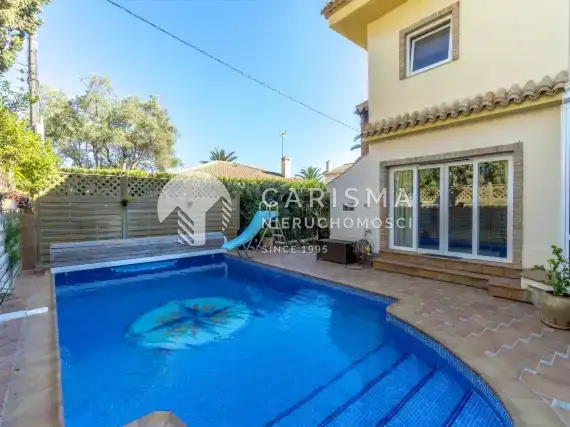 (36) Dom na sprzedaż  100 m od plaży w Cabo Roig