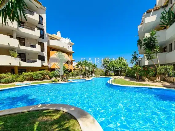 (2) Apartament położony 300 m od plaży, w Punta Prima