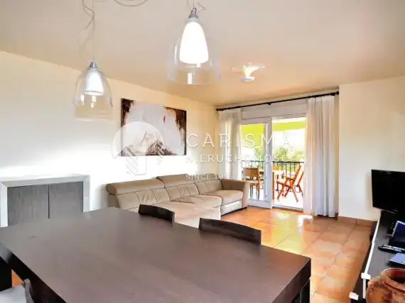 (10) Dwupoziomy apartament w kompleksie mieszkalnym z własną plażą w Altea