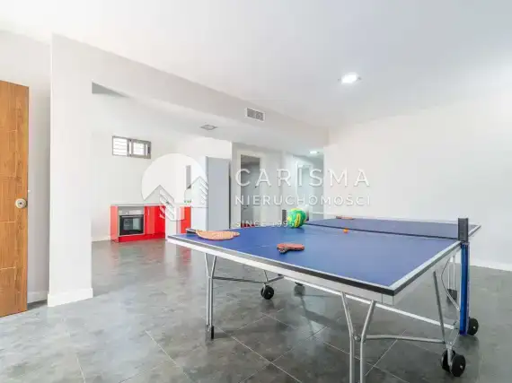 (18) Dom z basenem w Villamartin