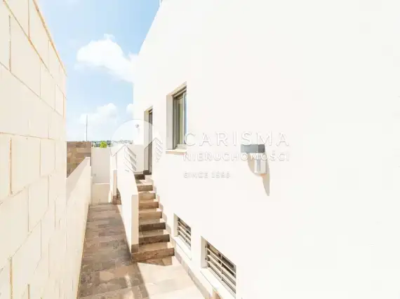 (29) Dom z basenem w Villamartin