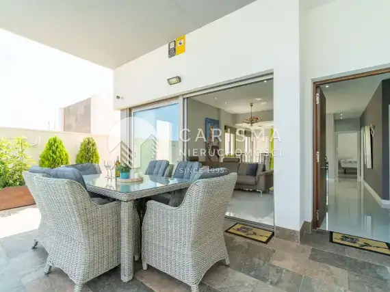 (37) Dom z basenem w Villamartin