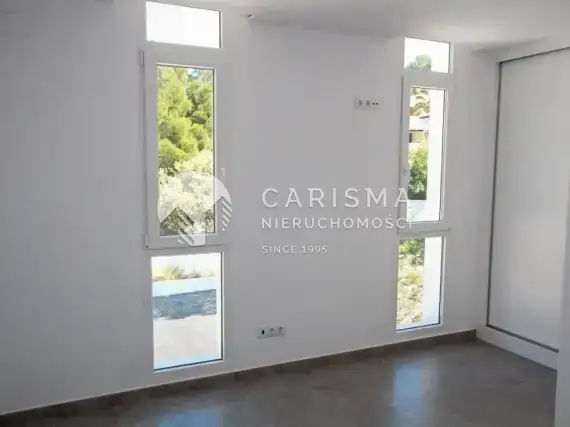 (16) Nowa i nowoczesna willa w dobrej lokalizacji, w Moraira