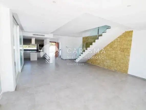 (27) Nowa i nowoczesna willa w dobrej lokalizacji, w Moraira