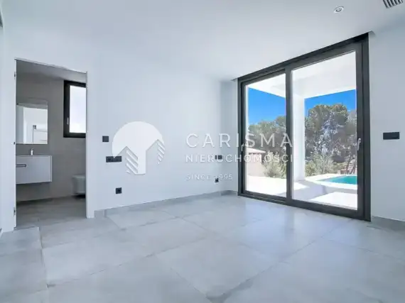 (41) Nowa luksusowa i gotowa willa w Moraira