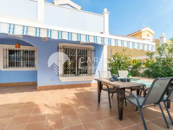 (36) Dom w zabudowie szeregowej z 3 sypialniami, zorientowany na południe w Lomas de Cabo Roig
