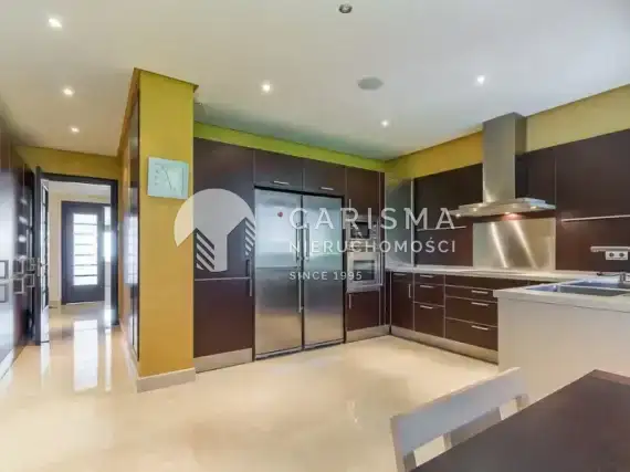 (5) Wspaniały apartament z widokiem na morze w Puerto Banus