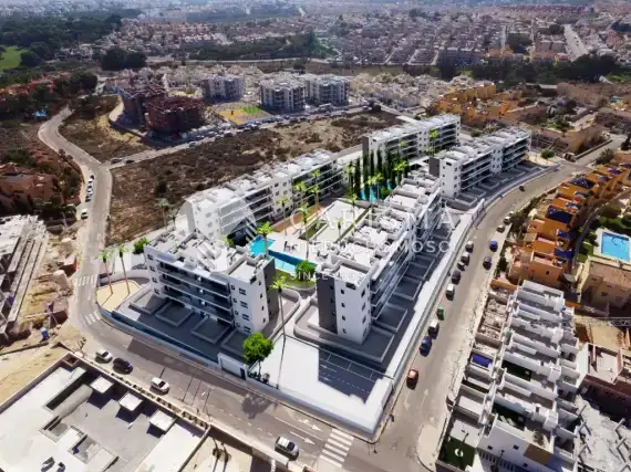 (42) Nowe i gotowe apartamenty przy polu golfowym w Hiszpanii