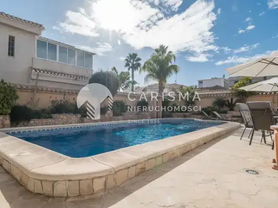 (5) Dom z basenem w Playa Flamenca