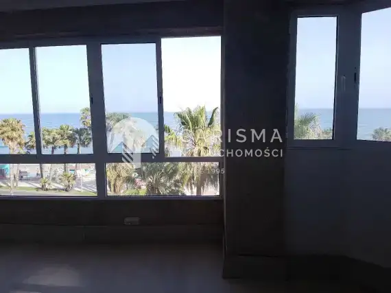 (12) Obszerny apartament z widokiem na morze w Maladze