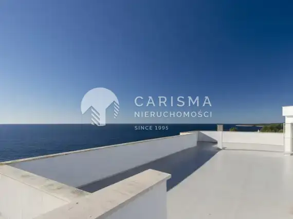 (11) Dom na klifie w Cala Pi
