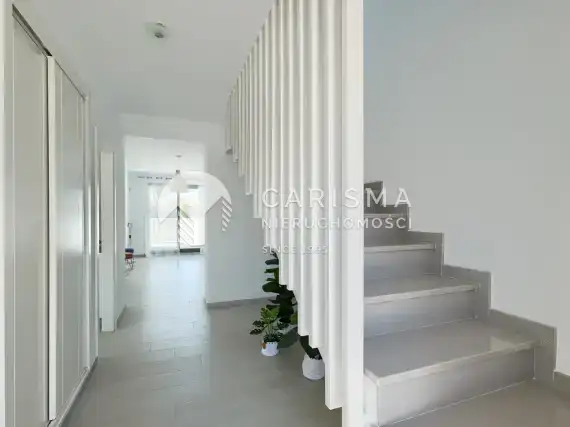 (4) Nowe apartamenty w dobrej lokalizacji, w Esteponie