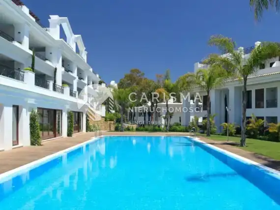 (21) Apartament z ogródkiem oraz widokiem na morze w Estepona