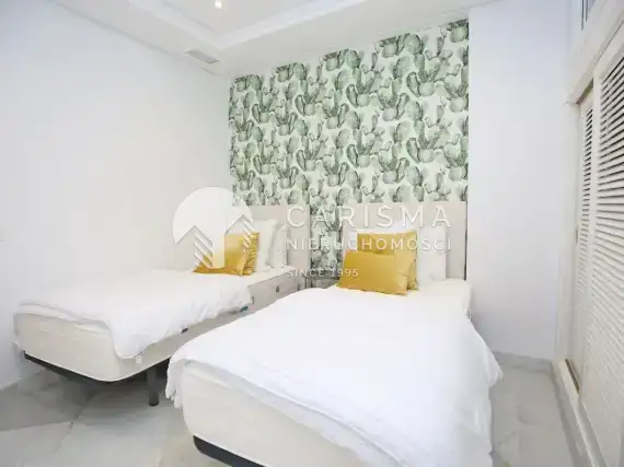 (11) Luksusowy apartament w pierwszej linii brzegowej, w Golden Mile/Marbella.