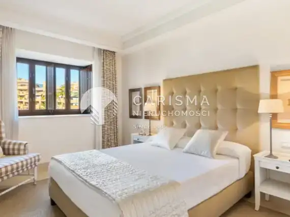 (4) Luksusowy apartament w pierwszej linii brzegowej w Estepona