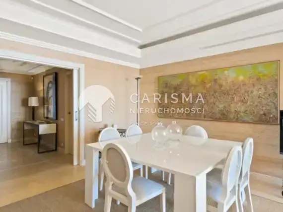 (10) Luksusowy apartament w pierwszej linii brzegowej w Estepona