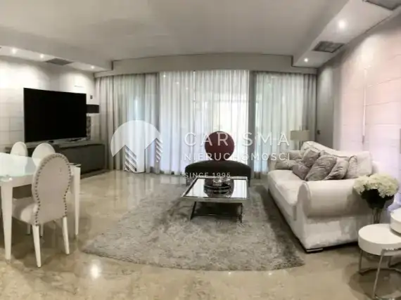 (3) Nowoczesny apartament w pierwszej linii brzegowej w San Pedro de Alcántara