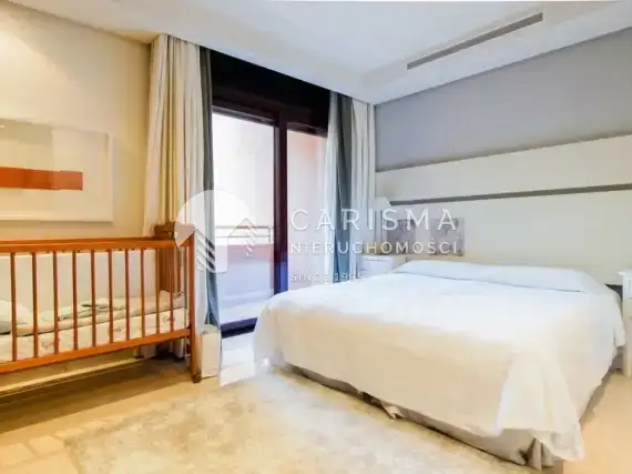 (14) Luksusowy apartament w pierwszej linii brzegowej, w Puerto Banus