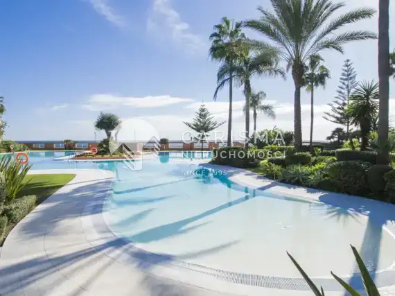 (25) Luksusowy apartament w pierwszej linii brzegowej, w Puerto Banus