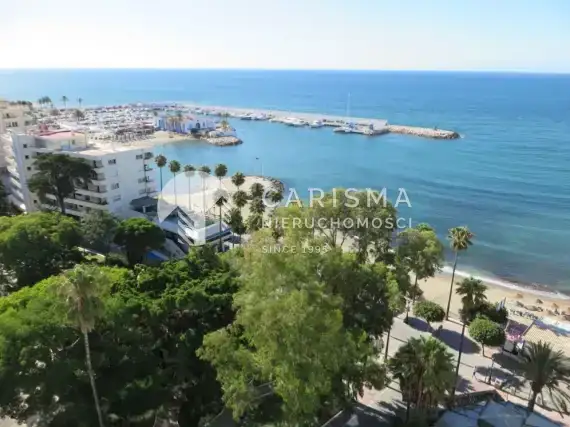(2) Apartament z pięknym widokiem na morze, w pierwszej linii w Marbella