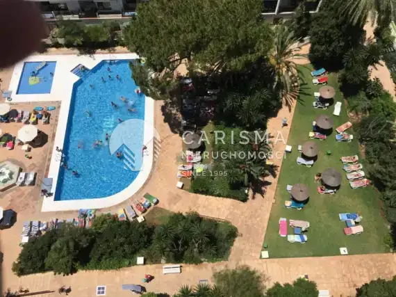 (12) Apartament z pięknym widokiem na morze, w pierwszej linii w Marbella