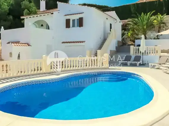 (2) Odremontowana willa w pobliżu usług w Moraira