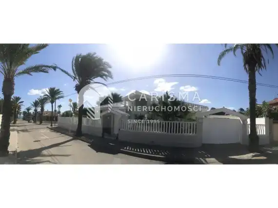 (9) Dom 300 m od plaży w Cabo Roig