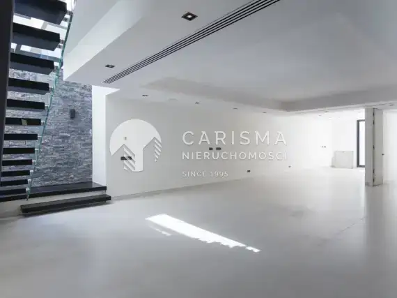 (36) Nowa i luksusowa willa w pierwszej linii brzegowej w Cabopino
