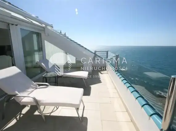 (2) Dwupoziomowy penthouse z widokiem na morze w Benalmadena Costa.