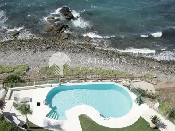 (22) Dwupoziomowy penthouse z widokiem na morze w Benalmadena Costa.