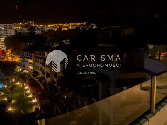 (26) Dwupoziomowy penthouse z widokiem na morze w Benalmadena Costa.