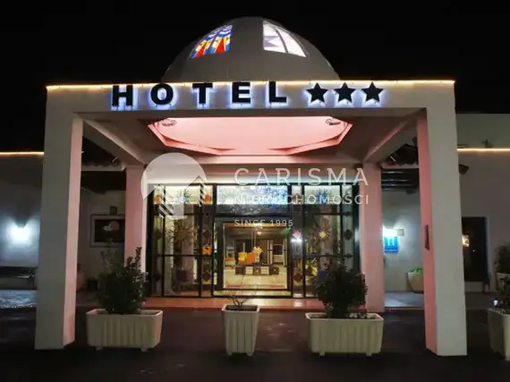 (12) Hotel z widokiem na morze w Ojen, Marbella.