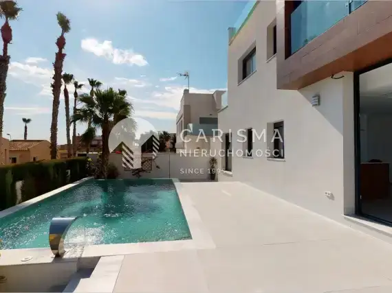 (23) Dom z basenem w Los Balcones, Torreveja