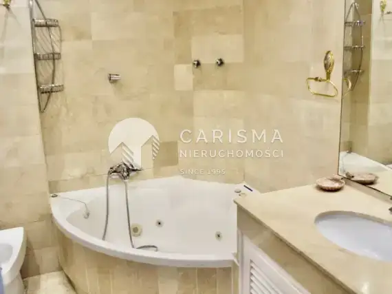 (16) Penthouse na terenie zamkniętego osiedla tuż przy plaży