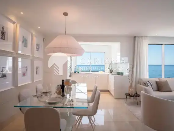 (15) Wspaniały apartament w pierwszej linii brzegowej w Estepona