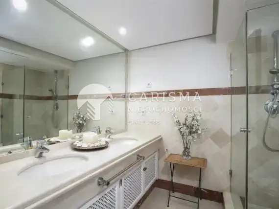 (13) Apartament w pierwszej linii brzegowej, New Golden Mile, Costa del Sol