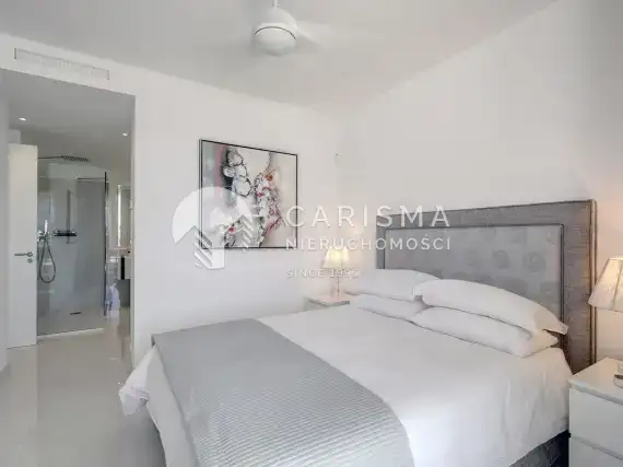 (24) Luksusowy, dwupoziomowy apartament w Atalaya, Costa del Sol.