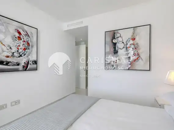 (25) Luksusowy, dwupoziomowy apartament w Atalaya, Costa del Sol.