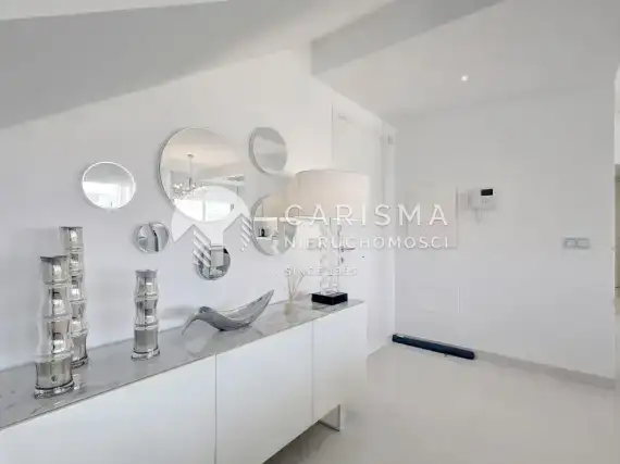 (30) Luksusowy, dwupoziomowy apartament w Atalaya, Costa del Sol.