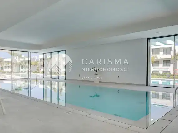 (35) Luksusowy, dwupoziomowy apartament w Atalaya, Costa del Sol.