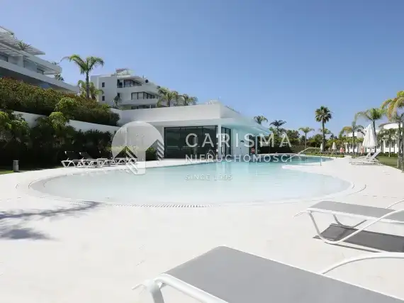 (39) Luksusowy, dwupoziomowy apartament w Atalaya, Costa del Sol.