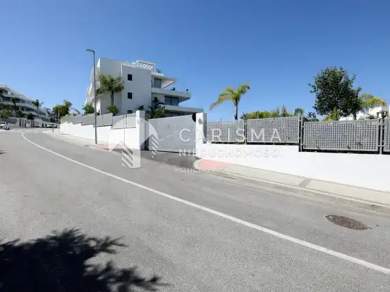 (44) Luksusowy, dwupoziomowy apartament w Atalaya, Costa del Sol.